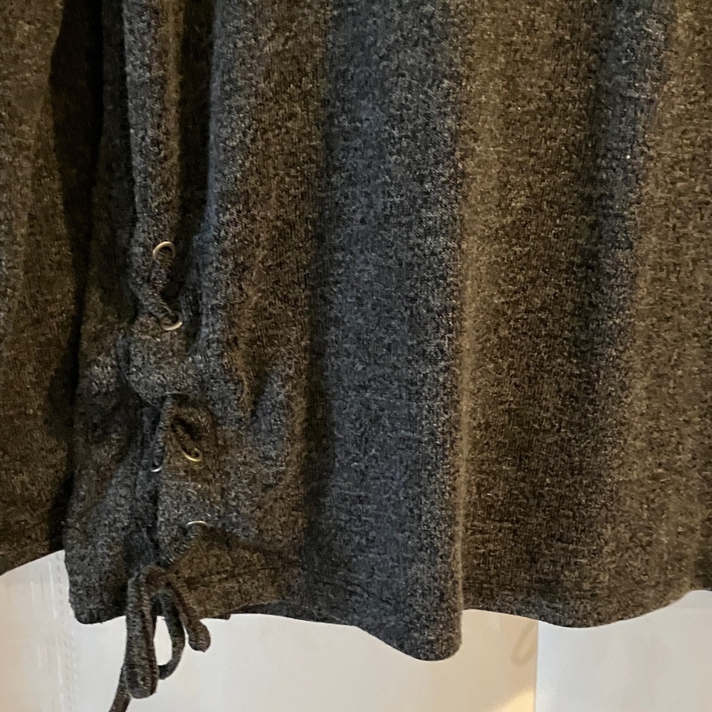 Como Women’s Vintage XL Long Sleeve Dark Grey Pullover Top w/side lace-ups - Picture 3 of 8